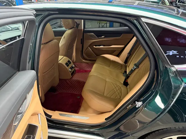 Jaguar XFL — Фото автомобиля 8