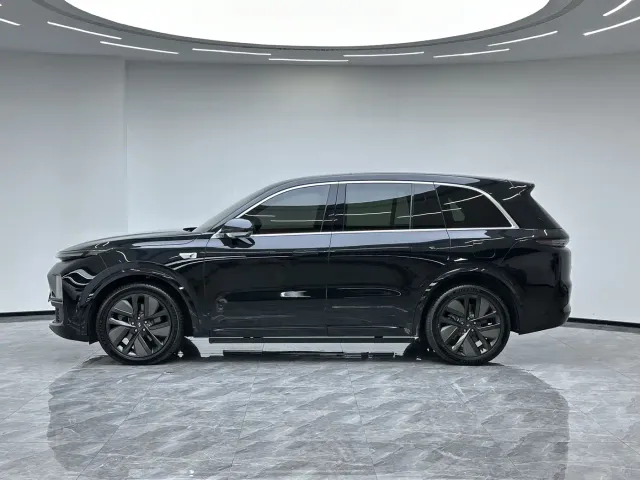 Li Auto L8 — Фото автомобиля 5
