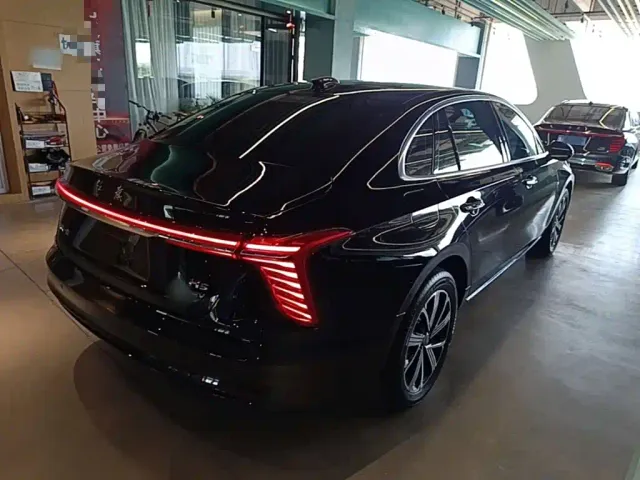 Hongqi H5 PHEV — Фото автомобиля 6