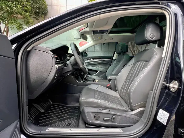 Volkswagen Passat — Фото автомобиля 12