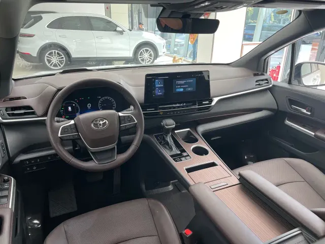 Toyota Granvia — Фото автомобиля 23