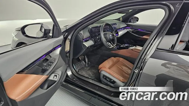 BMW i5 G60 — Фото автомобиля 10