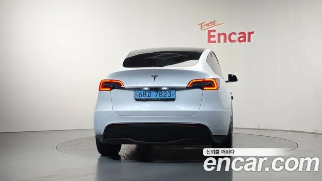 Tesla Model Y — Фото автомобиля 3