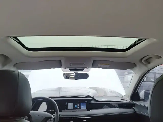 Roewe Roewe i5 2023 1.5L CVT Luxury Edition — Фото автомобиля 17