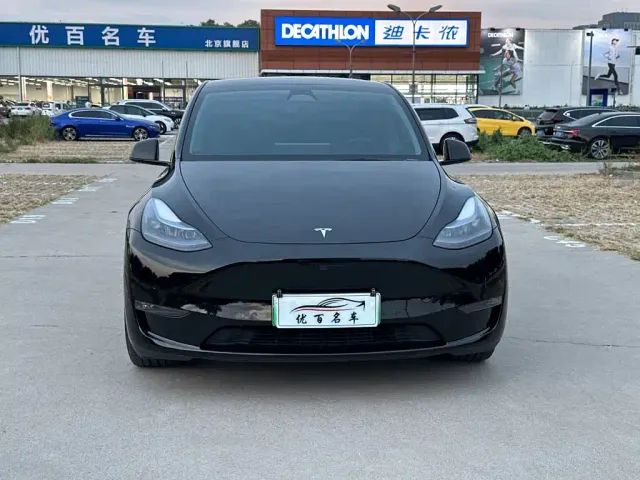 Tesla Model Y 2023 High Performance All-Wheel Drive Edition — Фото автомобиля 2