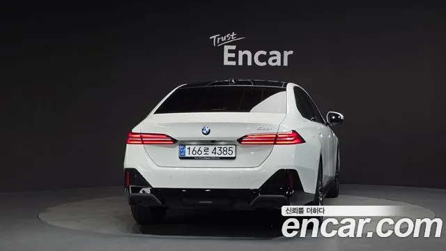 BMW 5-Series — Фото автомобиля 4