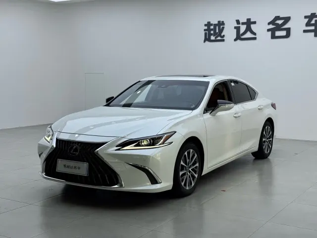 Lexus ES — Фото автомобиля 4