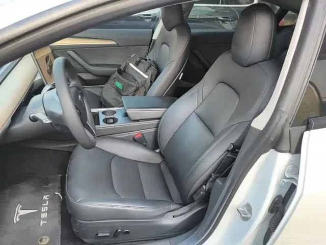 Tesla Model 3 — Фото автомобиля 14