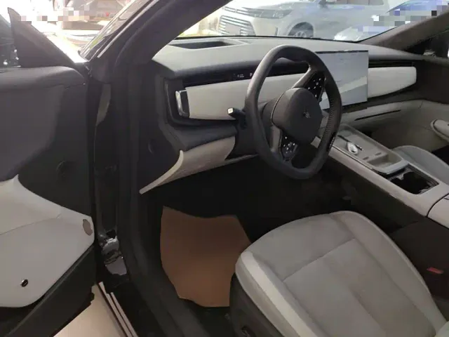 Voyah Auto Voyah Zhiyin 2024 Long Range Super Charging Edition — Фото автомобиля 15