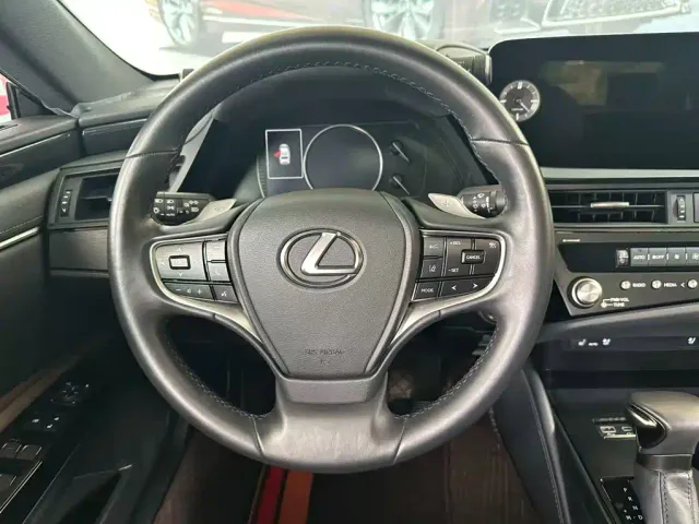 Lexus ES — Фото автомобиля 4