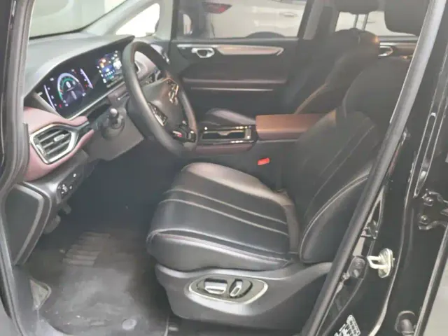 GAC Trumpchi M6 — Фото автомобиля 9