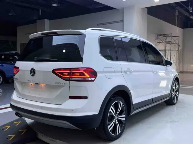 Volkswagen Touran — Фото автомобиля 6