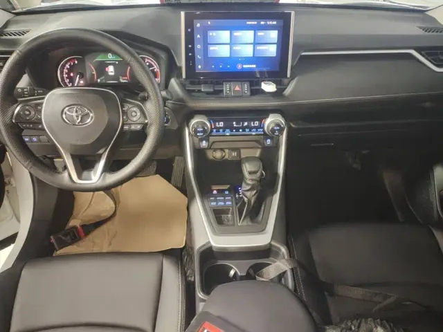 Toyota RAV4 — Фото автомобиля 9