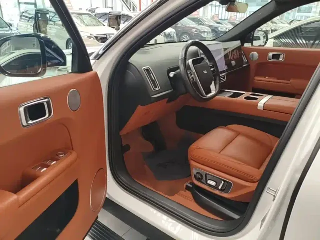 Li Auto L7 — Фото автомобиля 15