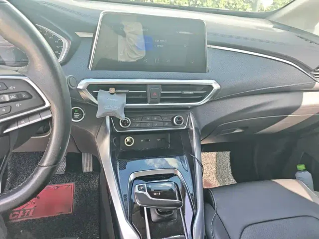 Maxus EUNIQ 5 — Фото автомобиля 5