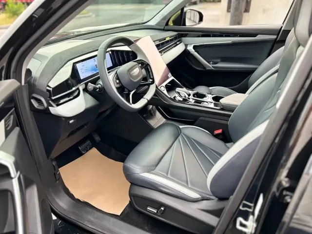 Geely Boyue L 2023 1.5TD DCT Glory Edition — Фото автомобиля 4