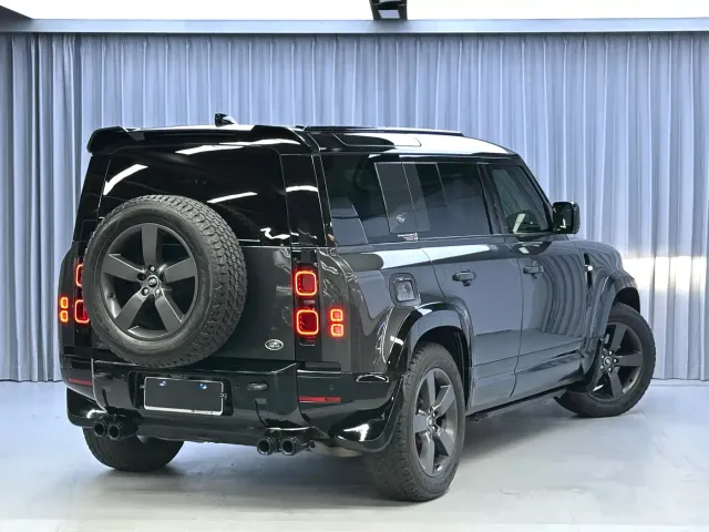 Land Rover Defender — Фото автомобиля 6