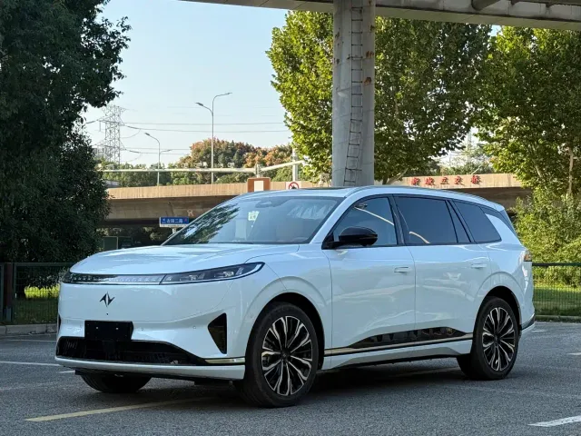 Фотография автомобиля — Dongfeng eπ 008