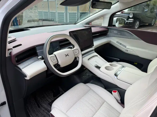 Xpeng X9 — Фото автомобиля 9