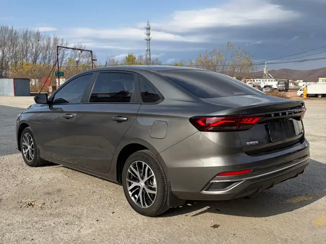 Geely Emgrand — Фото автомобиля 11