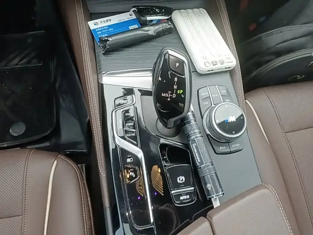 BMW BMW 5 Series New Energy 2022 Facelift 535Le M Sport Package — Фото автомобиля 13