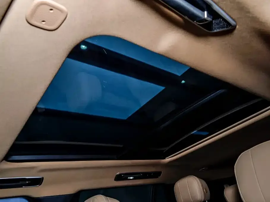 Land Rover Range Rover 2023 3.0 L6 400PS Golden Age 7-Seater Long Wheelbase — Фото автомобиля 23