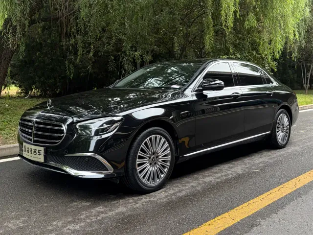 Фотография автомобиля — Mercedes-Benz E-Class