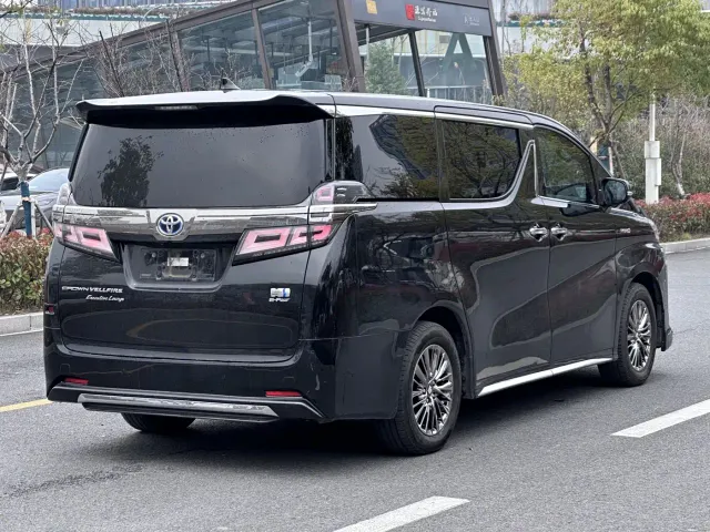 Toyota Vellfire — Фото автомобиля 28
