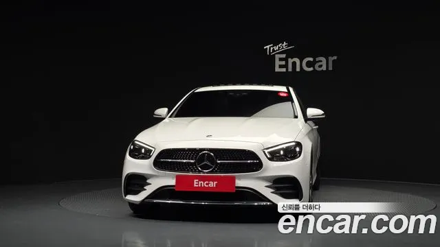 Mercedes-Benz E-Class — Фото автомобиля 3