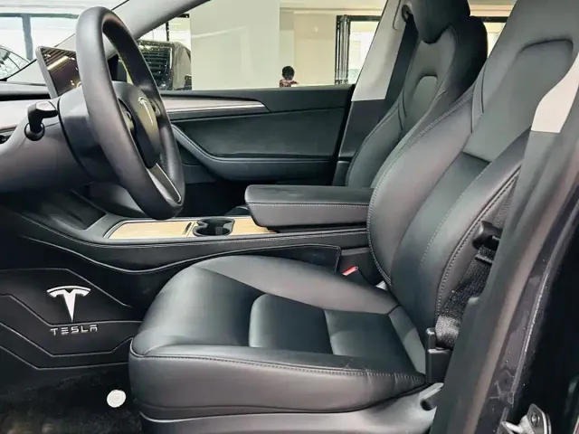 Tesla Model Y — Фото автомобиля 4