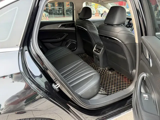 Hongqi H5 — Фото автомобиля 9