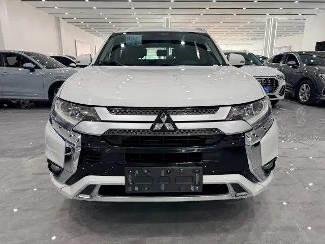 Mitsubishi Outlander — Фото автомобиля 2