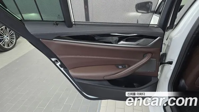 BMW 5 Series G30 — Фото автомобиля 14