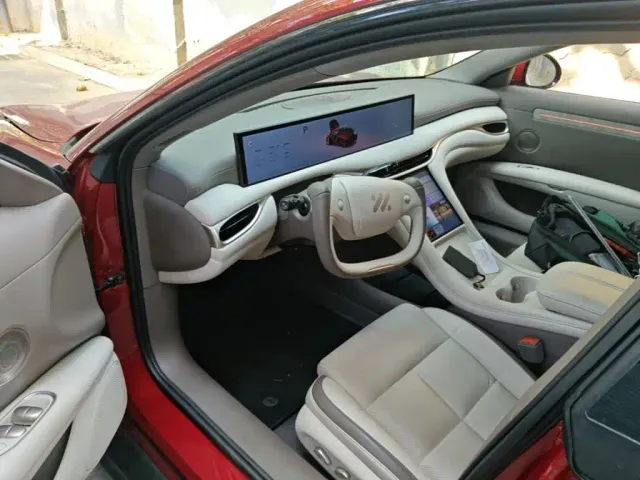 IM Motors L6 — Фото автомобиля 15
