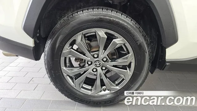 Toyota RAV4 — Фото автомобиля 5