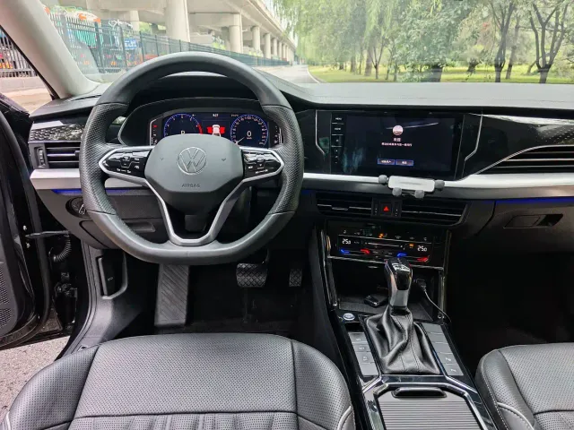 Volkswagen Passat — Фото автомобиля 7