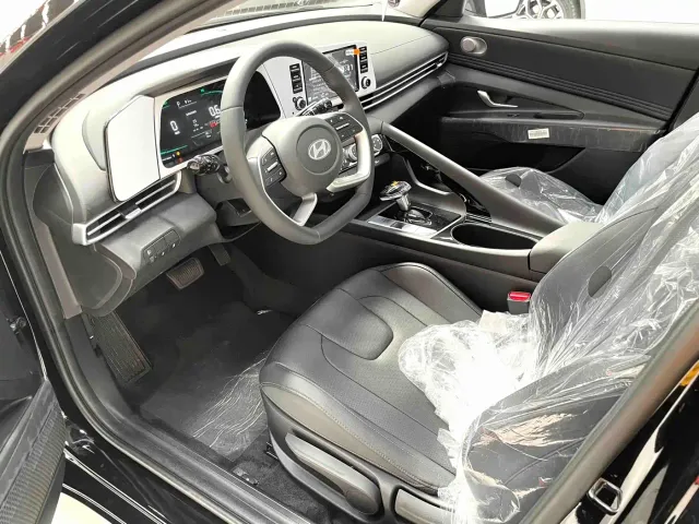 Hyundai Elantra — Фото автомобиля 5