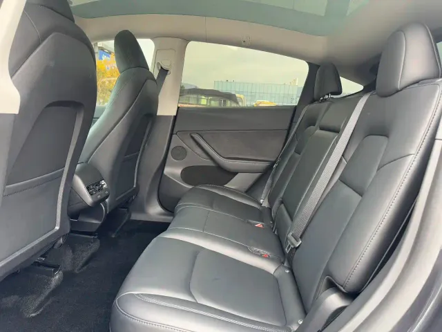 Tesla Model Y — Фото автомобиля 9
