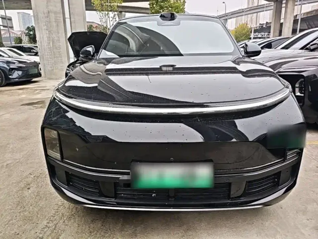 Li Auto L8 — Фото автомобиля 2