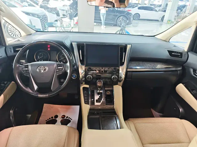 Toyota Vellfire — Фото автомобиля 8