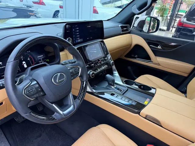 Lexus Lexus LX 2025 700h Leading Edition — Фото автомобиля 6