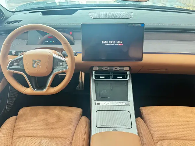 BYD Han L — Фото автомобиля 10