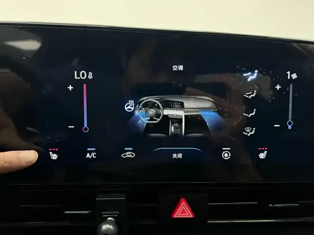 Hyundai Elantra 2022 240TGDi DCT LUX Premium Edition — Фото автомобиля 13