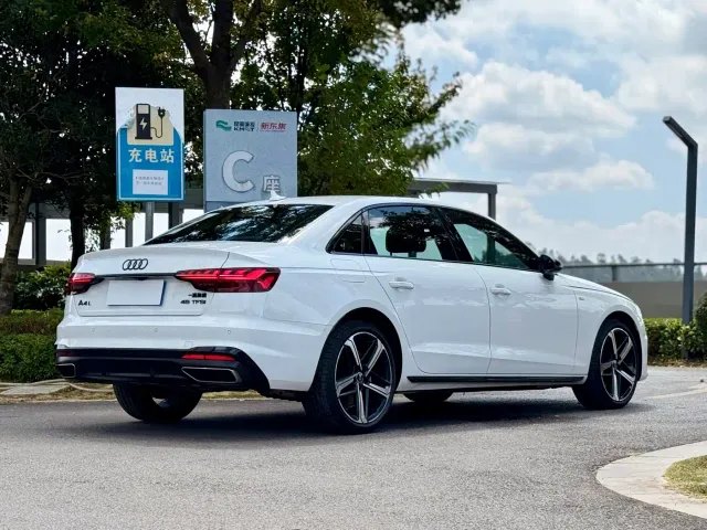 Audi A4L — Фото автомобиля 9