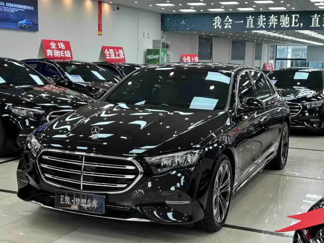 Mercedes-Benz E-Class — Фото автомобиля 3
