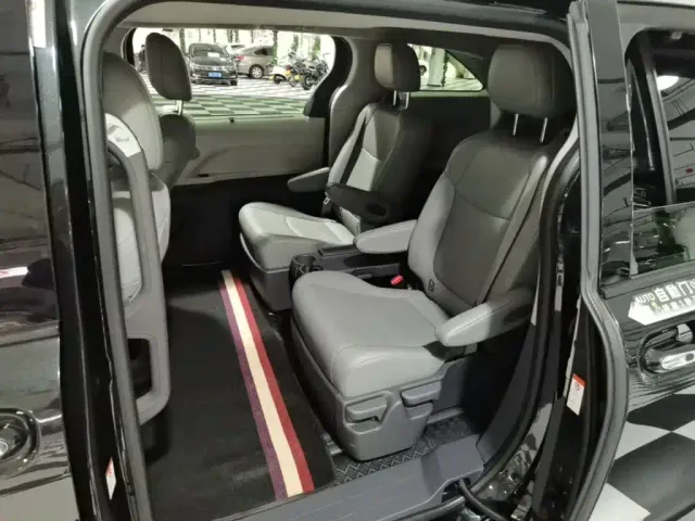 Toyota Granvia — Фото автомобиля 16