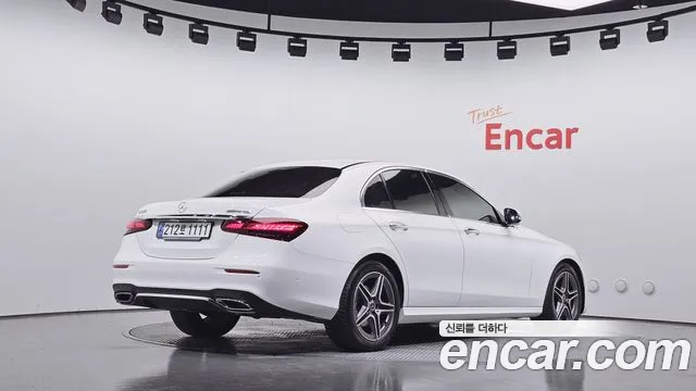 Mercedes-Benz E-Class — Фото автомобиля 2