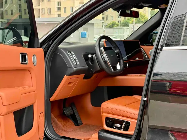 Li Auto L8 — Фото автомобиля 4