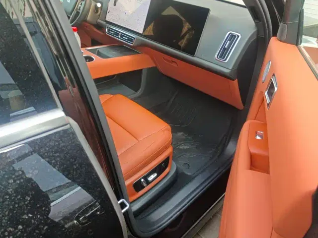 Li Auto L8 — Фото автомобиля 8