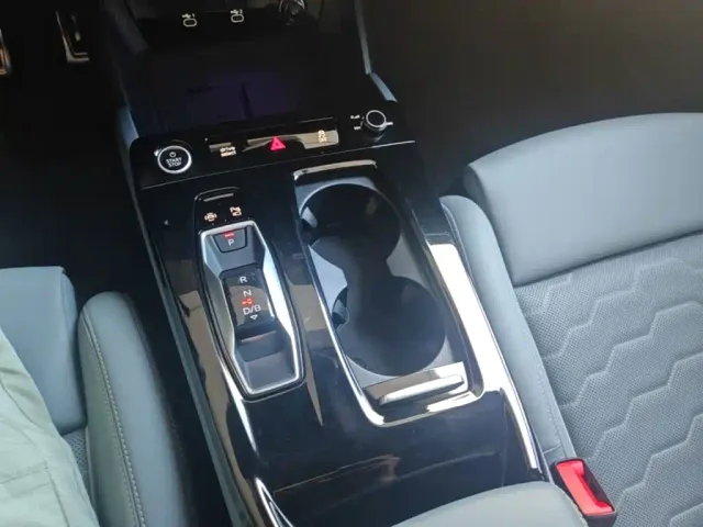 Audi Q6L e-tron — Фото автомобиля 18